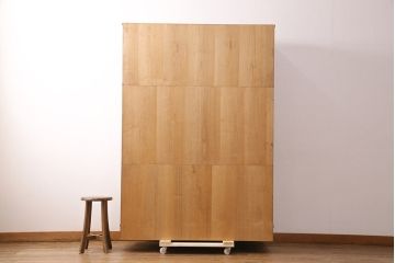 中古　国産　衣装盆付き　上品なデザインの引手金具が魅力的な総桐箪笥(胴丸、衣装箪笥、着物箪笥、和タンス、桐たんす)(定価140万円)(R-049419)