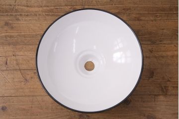 中古　レトロ照明　昭和レトロな佇まいが魅力的なホーロー製天井照明(吊り下げ照明、ペンダントライト、琺瑯)(R-049422)