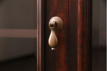 中古　九州民芸家具　美品!クラシカルな佇まいで上品な空間を演出するサイドボード(リビングボード、ローボード)(定価約70万円)(R-049432)