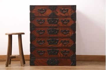 中古　岩谷堂箪笥　黒々とした金具とくっきりとした木目が存在感を放つ整理箪笥(小箪笥、引き出し、チェスト、衣装タンス)(R-049433)