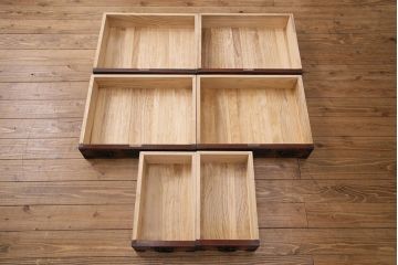 中古　岩谷堂箪笥　黒々とした金具とくっきりとした木目が存在感を放つ整理箪笥(小箪笥、引き出し、チェスト、衣装タンス)(R-049433)