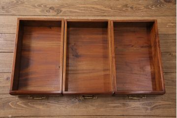 中古　ベルギー輸入家具　マホガニー無垢材　美しい木肌とクラシカルな佇まいが魅力のデスク(机、在宅ワーク、在宅用ワークデスク)(R-049435)