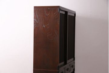 中古　美品　ケヤキ材　くっきりとした杢目と格子引き戸が存在感抜群の民芸箪笥食器棚(定価約59万円)(水屋箪笥、収納棚、キャビネット)(R-049438)