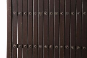 アンティーク建具　明治～大正期　整然と並ぶ縦桟が和モダンな雰囲気を高める蔵戸1枚　(R-049442)