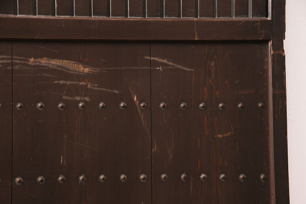 アンティーク建具　明治～大正期　整然と並ぶ縦桟が和モダンな雰囲気を高める蔵戸1枚　(R-049442)