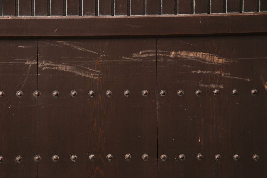 アンティーク建具　明治～大正期　整然と並ぶ縦桟が和モダンな雰囲気を高める蔵戸1枚　(R-049442)