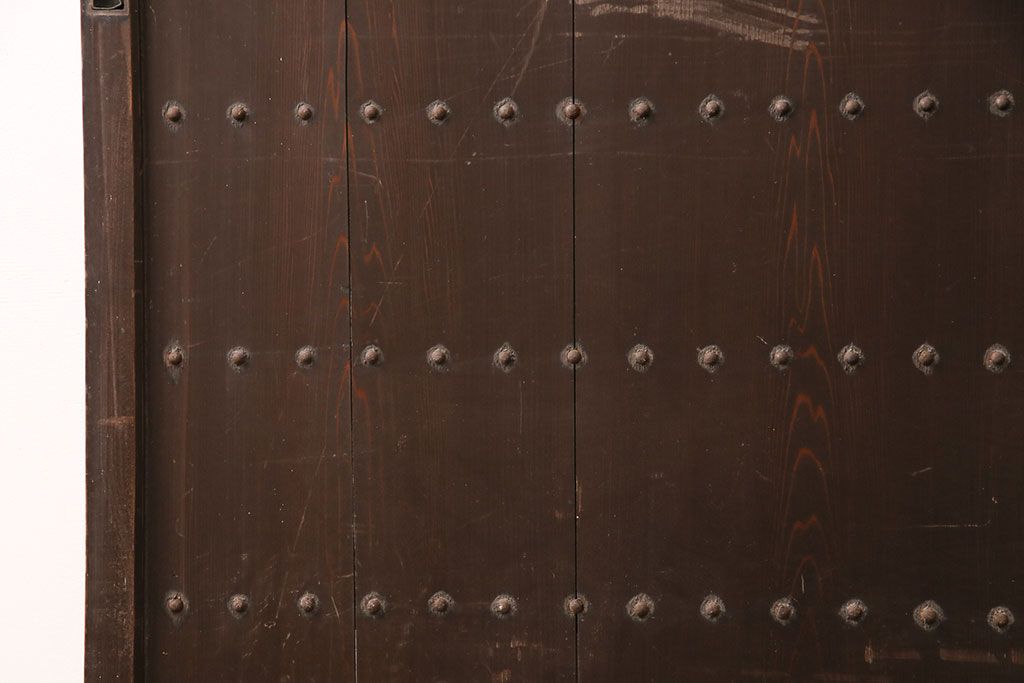 アンティーク建具　明治～大正期　整然と並ぶ縦桟が和モダンな雰囲気を高める蔵戸1枚　(R-049442)