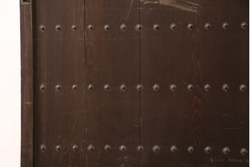 アンティーク建具　明治～大正期　整然と並ぶ縦桟が和モダンな雰囲気を高める蔵戸1枚　(R-049442)