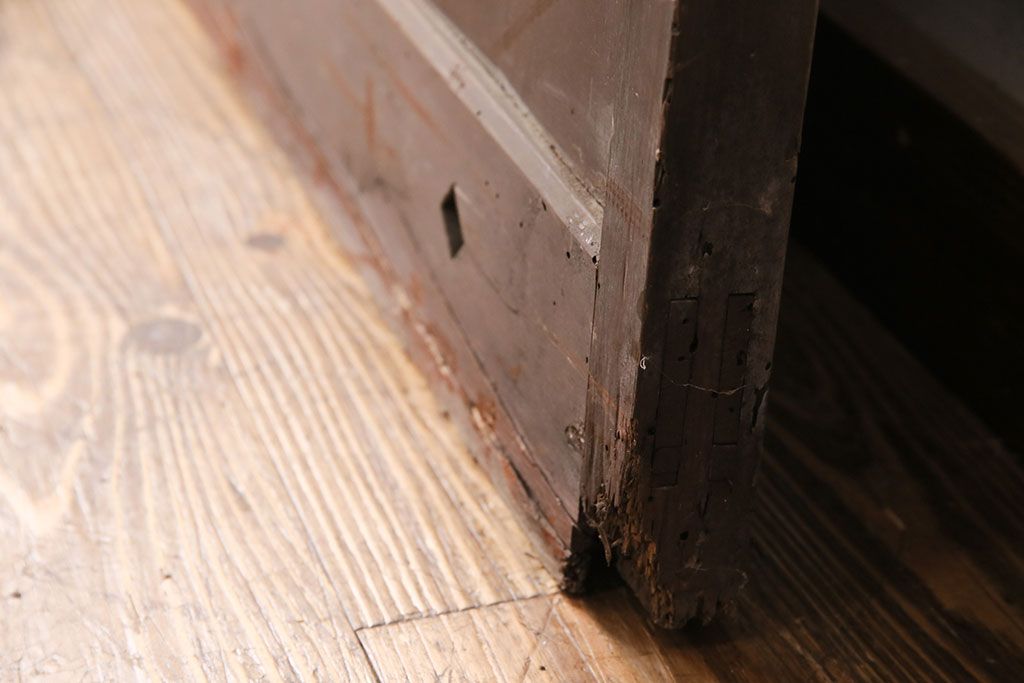 アンティーク建具　明治～大正期　整然と並ぶ縦桟が和モダンな雰囲気を高める蔵戸1枚　(R-049442)