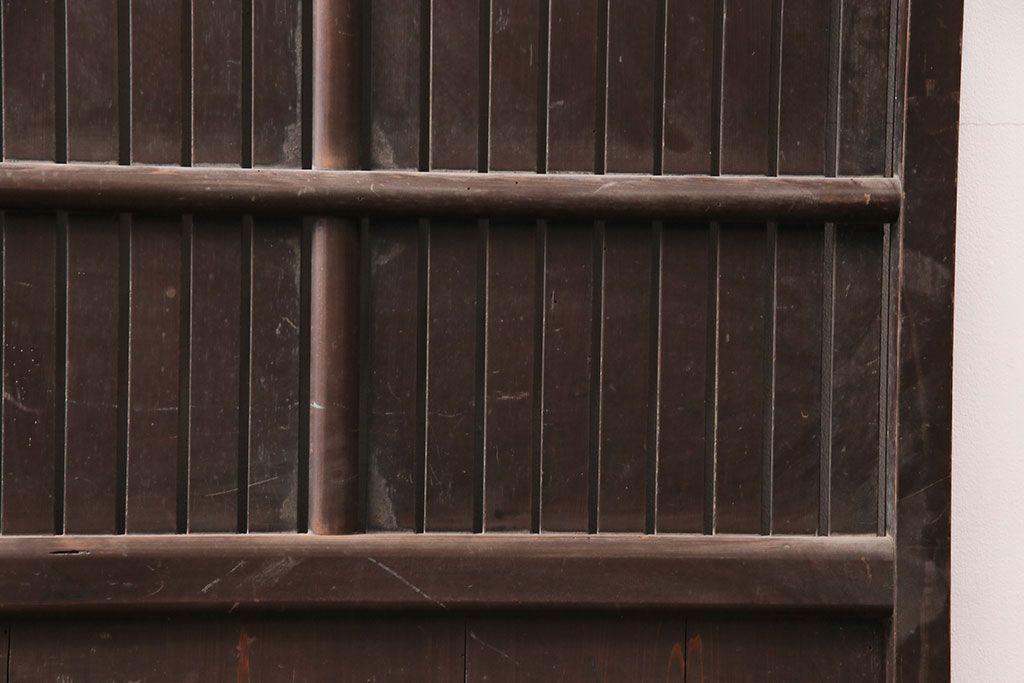 アンティーク建具　明治～大正期　整然と並ぶ縦桟が和モダンな雰囲気を高める蔵戸1枚　(R-049442)