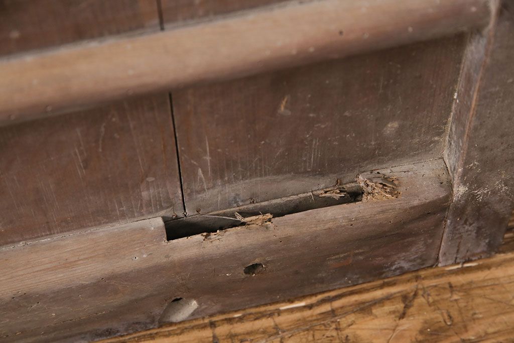 アンティーク建具　明治～大正期　整然と並ぶ縦桟が和モダンな雰囲気を高める蔵戸1枚　(R-049442)