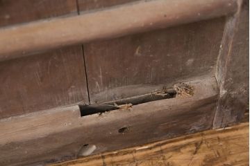 アンティーク建具　明治～大正期　整然と並ぶ縦桟が和モダンな雰囲気を高める蔵戸1枚　(R-049442)