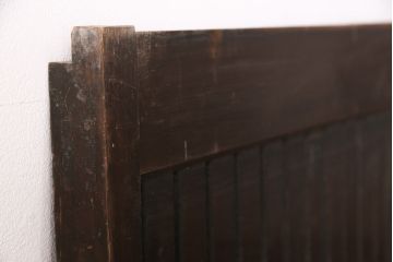 アンティーク建具　整然と並ぶ縦桟が和モダンな雰囲気を高める蔵戸(格子戸、引き戸、玄関戸)(R-049442)