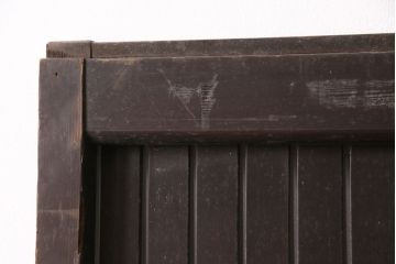アンティーク建具　整然と並ぶ縦桟が和モダンな雰囲気を高める蔵戸(格子戸、引き戸、玄関戸)(R-049442)