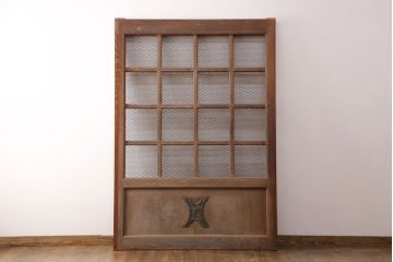 アンティーク建具　亀甲金網　時代を経た貫禄が感じられる総ケヤキ材製蔵戸(きつね格子、狐格子、玄関戸、引き戸、格子戸、マス目、升目)(R-049443)