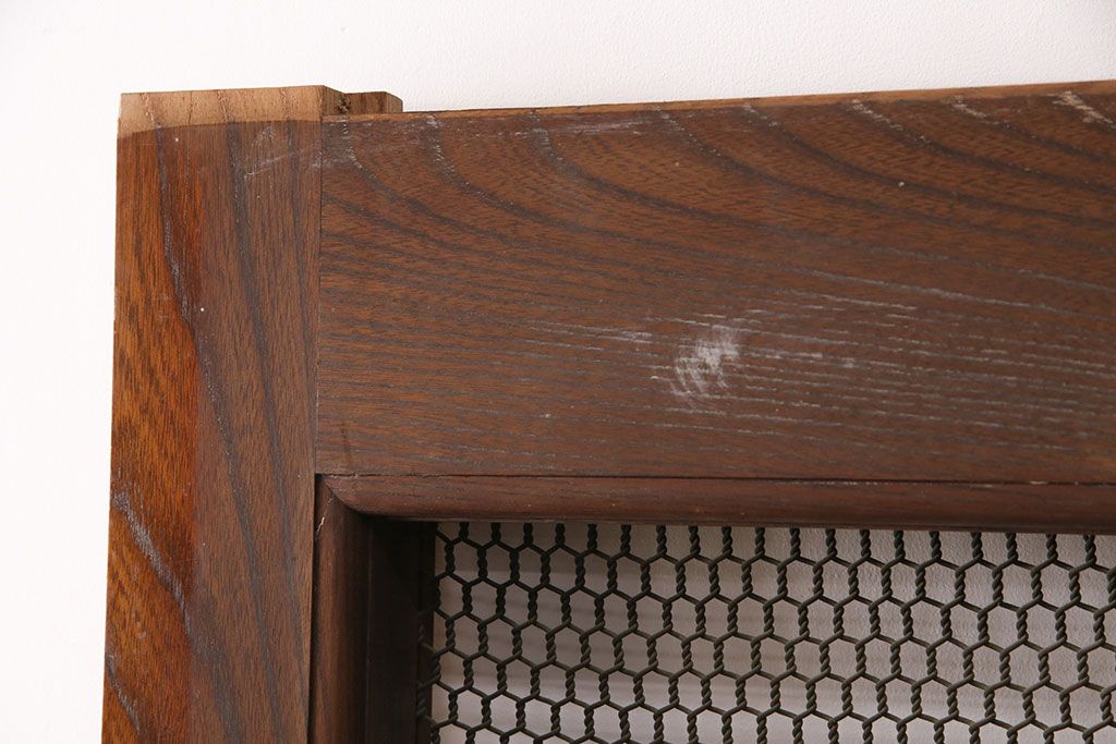 アンティーク建具　亀甲金網　時代を経た貫禄が感じられる総ケヤキ材製蔵戸(きつね格子、狐格子、玄関戸、引き戸、格子戸、マス目、升目)(R-049443)