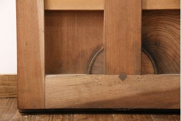 アンティーク建具　亀甲金網　時代を経た貫禄が感じられる総ケヤキ材製蔵戸(きつね格子、狐格子、玄関戸、引き戸、格子戸、マス目、升目)(R-049443)