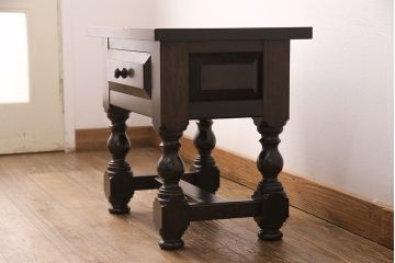 中古美品　松本民芸家具　ワンランク上の贅沢な空間にぴったりな風格漂うナイト卓子(サイドテーブル)(R-049448)