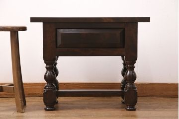 中古美品　松本民芸家具　ワンランク上の贅沢な空間にぴったりな風格漂うナイト卓子(サイドテーブル)(R-049448)