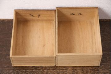 アンティーク家具　楠材　漆絵　味のある風合いと上品な佇まいが魅力の小引き出し(小物収納、卓上収納)(R-049452)