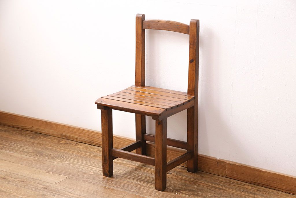アンティーク家具　ヒノキ材　素朴な風合いが魅力!レトロな雰囲気を醸しだす木製チェア(椅子、板座チェア、スクールチェア)(R-049453)