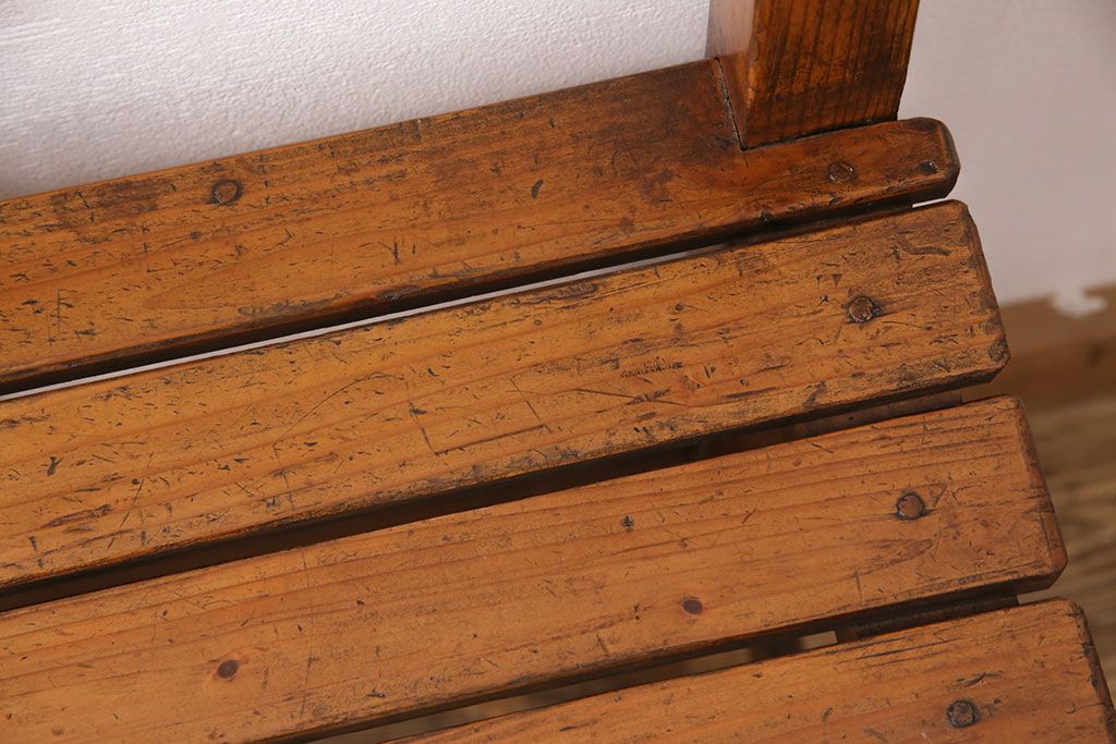 アンティーク家具　ヒノキ材　素朴な風合いが魅力!レトロな雰囲気を醸しだす木製チェア(椅子、板座チェア、スクールチェア)(R-049453)