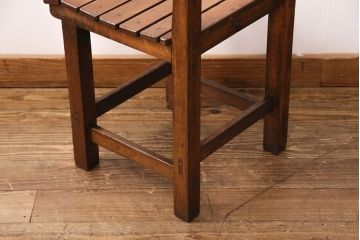 アンティーク家具　ヒノキ材　素朴な風合いが魅力!レトロな雰囲気を醸しだす木製チェア(椅子、板座チェア、スクールチェア)(R-049453)