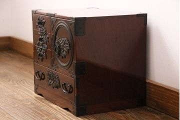 中古　門間箪笥店(門間屋)　仙台箪笥　木地呂塗り　弐番　小ぶりながら存在感と重厚感のある小箪笥(卓上収納、小物収納、小引き出し)(定価約19万4千円)(R-049454)