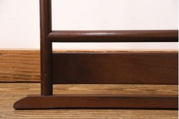 アンティーク雑貨　昭和中期　カツラ材　シンプルなデザインで取り入れやすい衣桁(衣装掛け、着物掛け、ハンガーラック)(R-049455)