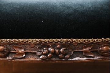 アンティーク家具　マホガニー材　美品　彫刻の細やかな意匠が目を引く最高級品のシェーズロング(カウチソファ、ソファ、長椅子)(R-049456)