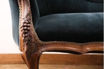 アンティーク家具　マホガニー材　美品　彫刻の細やかな意匠が目を引く最高級品のシェーズロング(カウチソファ、ソファ、長椅子)(R-049456)