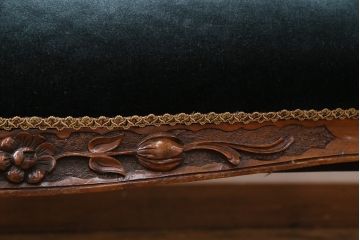 アンティーク家具　マホガニー材　美品　彫刻の細やかな意匠が目を引く最高級品のシェーズロング(カウチソファ、ソファ、長椅子)(R-049456)