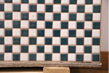 和製アンティーク　タイル付き!　珍しいデザインのレトロなガラスケース(ショーケース、陳列棚)(R-049458)