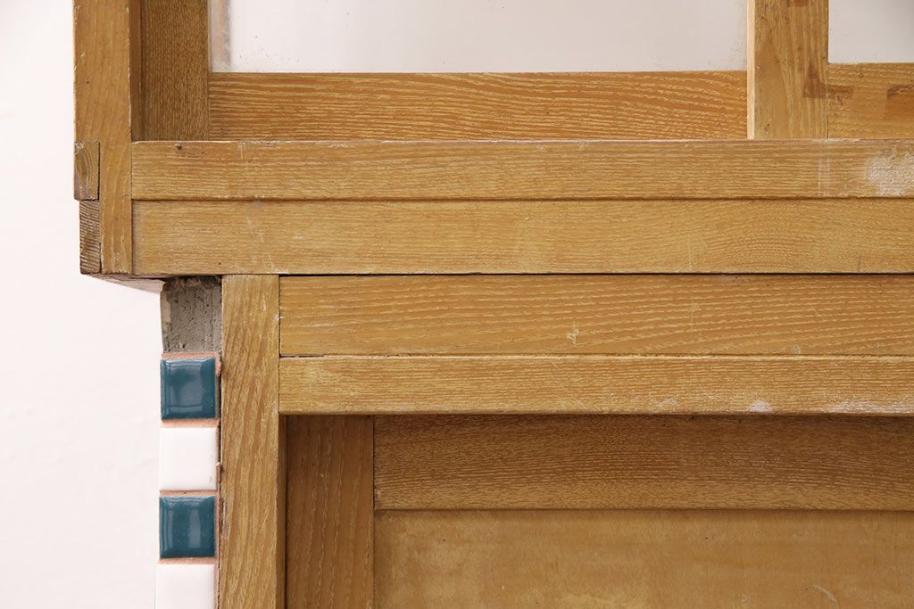 和製アンティーク　タイル付き!　珍しいデザインのレトロなガラスケース(ショーケース、陳列棚)(R-049458)