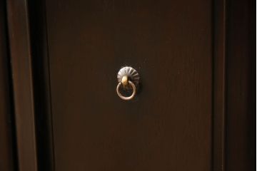 和製アンティーク　時代物　シンプルなつくりが品の良さを高めるカリン材製飾り棚(茶棚、収納棚、花梨材)(R-049459)