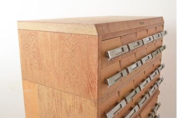 レトロ家具　昭和レトロ　KIHARA　小物収納にうってつけのナラ材製ネームプレート付きカードケース(引き出し、チェスト、図書館、図書室、店舗什器)(R-049472)
