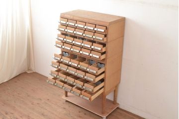 レトロ家具　昭和レトロ　KIHARA　小物収納にうってつけのナラ材製ネームプレート付きカードケース(引き出し、チェスト、図書館、図書室、店舗什器)(R-049472)