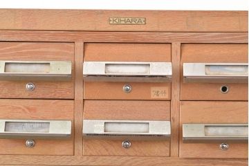 レトロ家具　昭和レトロ　KIHARA　小物収納にうってつけのナラ材製ネームプレート付きカードケース(引き出し、チェスト、図書館、図書室、店舗什器)(R-049472)