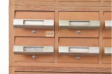 レトロ家具　昭和レトロ　KIHARA　小物収納にうってつけのナラ材製ネームプレート付きカードケース(引き出し、チェスト、図書館、図書室、店舗什器)(R-049472)