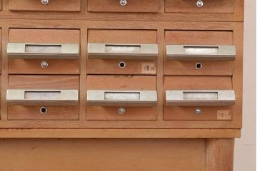 レトロ家具　昭和レトロ　KIHARA　小物収納にうってつけのナラ材製ネームプレート付きカードケース(引き出し、チェスト、図書館、図書室、店舗什器)(R-049472)