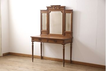 アンティーク家具　イギリスアンティーク　クラシカルな佇まいが魅力!三面鏡にもなるドレッサー(鏡台、化粧台、ミラー)(R-049473)