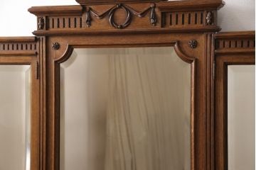アンティーク家具　イギリスアンティーク　クラシカルな佇まいが魅力!三面鏡にもなるドレッサー(鏡台、化粧台、ミラー)(R-049473)