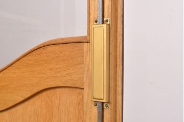 フランスアンティーク　優美なレリーフが上品な印象を高めるオーク材製キャビネット(収納棚、戸棚、飾り棚、本箱、ブックケース)(R-049474)
