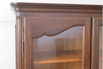 フランスアンティーク　優美なレリーフが上品な印象を高めるオーク材製キャビネット(収納棚、戸棚、飾り棚、本箱、ブックケース)(R-049474)
