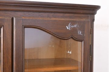 フランスアンティーク　優美なレリーフが上品な印象を高めるオーク材製キャビネット(収納棚、戸棚、飾り棚、本箱、ブックケース)(R-049474)