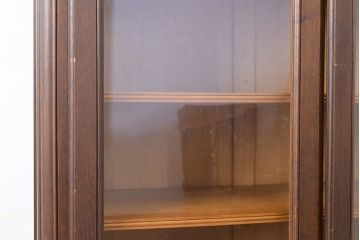 フランスアンティーク　優美なレリーフが上品な印象を高めるオーク材製キャビネット(収納棚、戸棚、飾り棚、本箱、ブックケース)(R-049474)