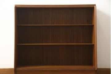 ヴィンテージ家具　北欧ビンテージ　チーク材　北欧スタイルにおすすめのキャビネット(ガラス戸棚、収納棚、飾り棚)(R-049476)