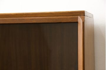 ヴィンテージ家具　北欧ビンテージ　チーク材　北欧スタイルにおすすめのキャビネット(ガラス戸棚、収納棚、飾り棚)(R-049476)