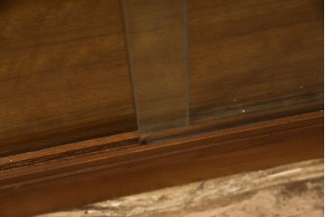 ヴィンテージ家具　北欧ビンテージ　チーク材　北欧スタイルにおすすめのキャビネット(ガラス戸棚、収納棚、飾り棚)(R-049476)