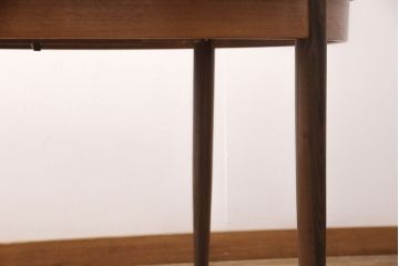 イギリスヴィンテージ　G-PLAN(ジープラン)　チーク材　木の温もり感じるエクステンションテーブル(ダイニングテーブル、ラウンドテーブル、ビンテージ)(R-049478)